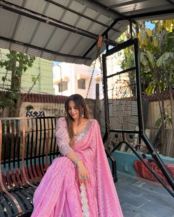 Baby_Pink_Georgette_Premium_&_Elegant_Saree_With_Unstiched_Blouse_For_Women