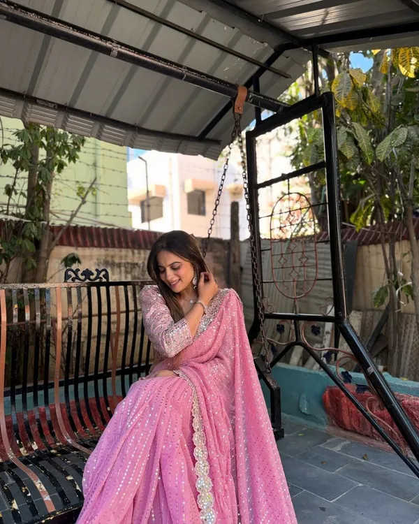 Baby_Pink_Georgette_Premium_&_Elegant_Saree_With_Unstiched_Blouse_For_Women