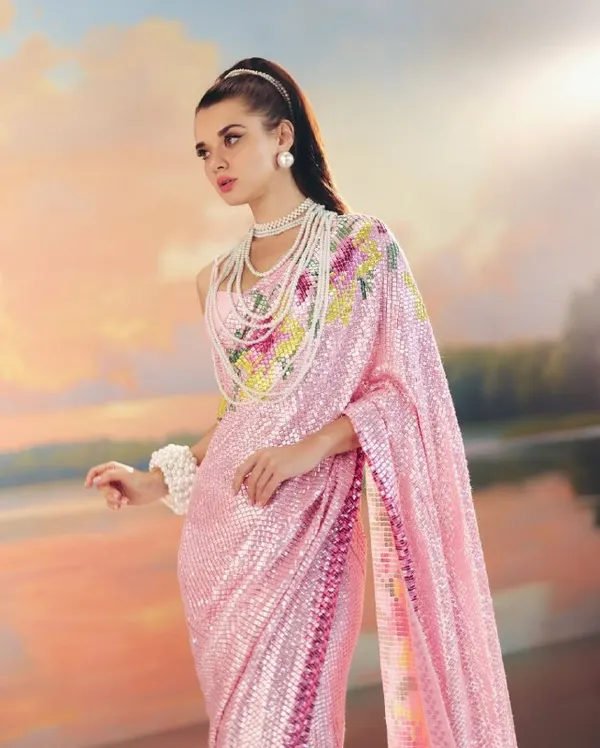 Pink_Imported_Fabric_Premium_&_Elegant_Saree_With_Unstiched_Blouse_For_Women