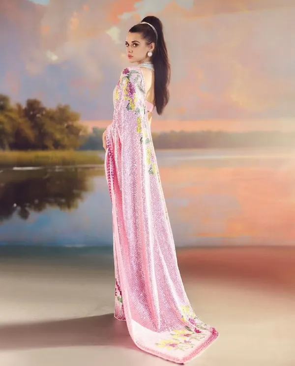 Pink_Imported_Fabric_Premium_&_Elegant_Saree_With_Unstiched_Blouse_For_Women