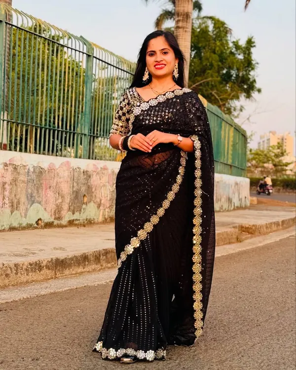 Black_Georgette_Premium_&_Elegant_Saree_With_Unstiched_Blouse_For_Women