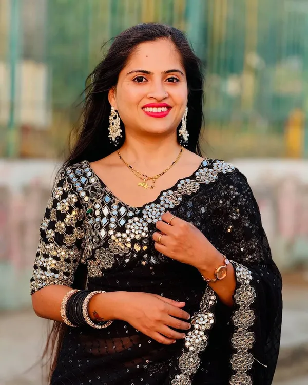 Black_Georgette_Premium_&_Elegant_Saree_With_Unstiched_Blouse_For_Women