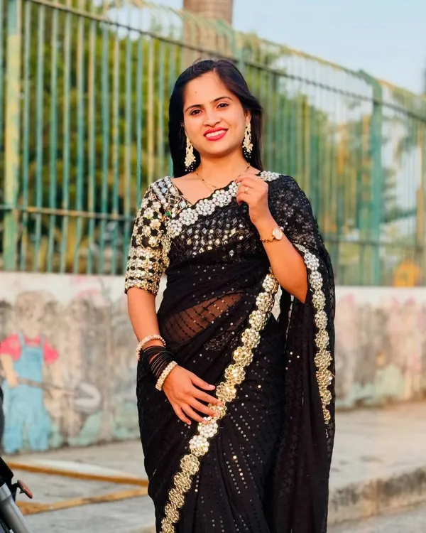Black_Georgette_Premium_&_Elegant_Saree_With_Unstiched_Blouse_For_Women