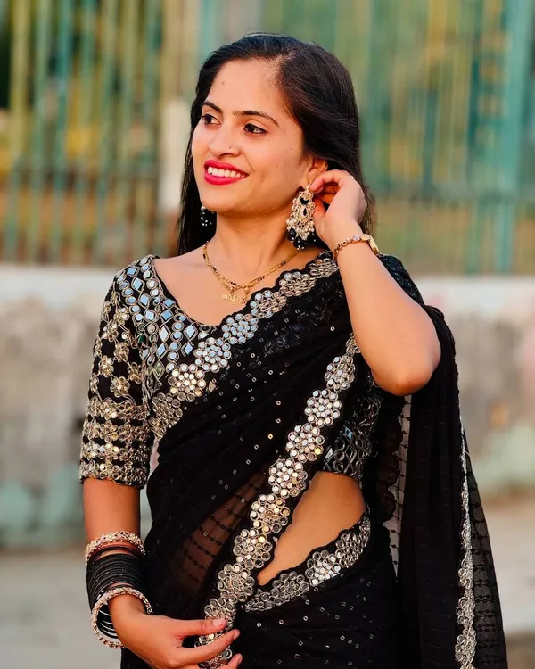 Black_Georgette_Premium_&_Elegant_Saree_With_Unstiched_Blouse_For_Women