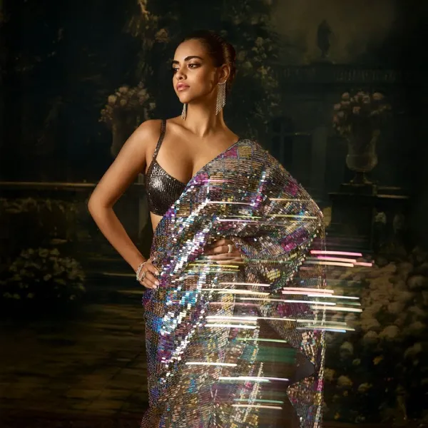 Multicolor_Imported_Fabric_Premium_&_Elegant_Saree_With_Unstiched_Blouse_For_Women