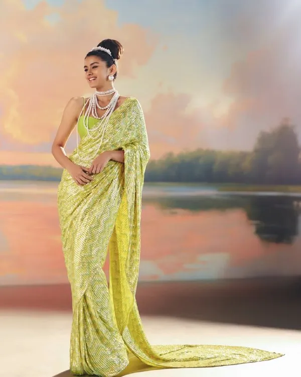 Yellow_Imported_Fabric_Premium_&_Elegant_Saree_With_Unstiched_Blouse_For_Women