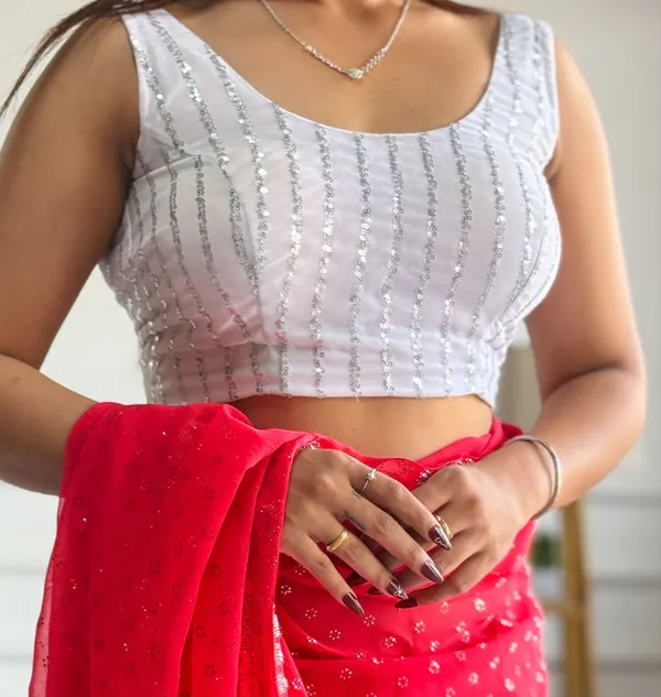 Red_Georgette_Premium_&_Elegant_Saree_With_Unstiched_Blouse_For_Women