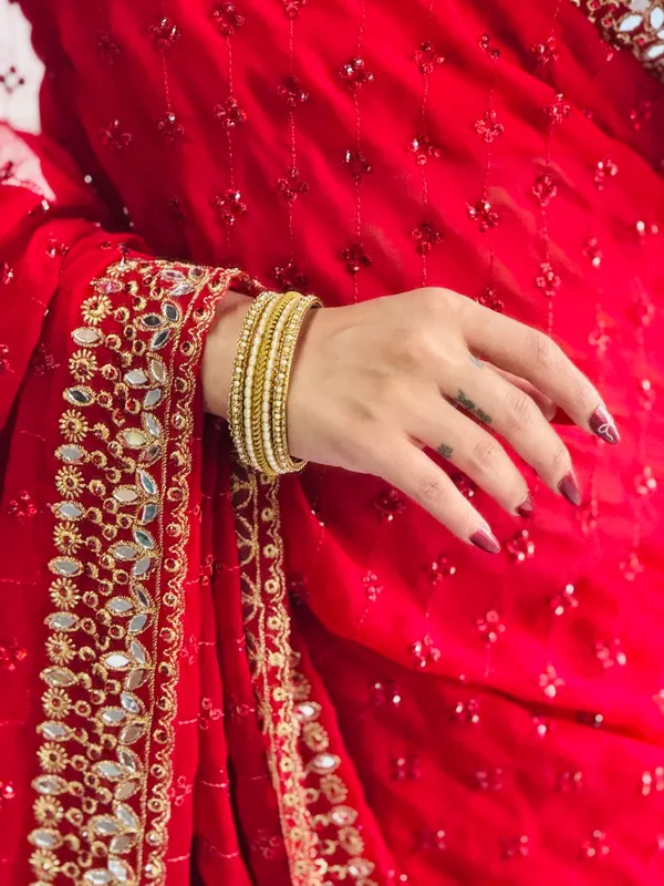 Red_Georgette_Premium_&_Elegant_Saree_With_Unstiched_Blouse_For_Women