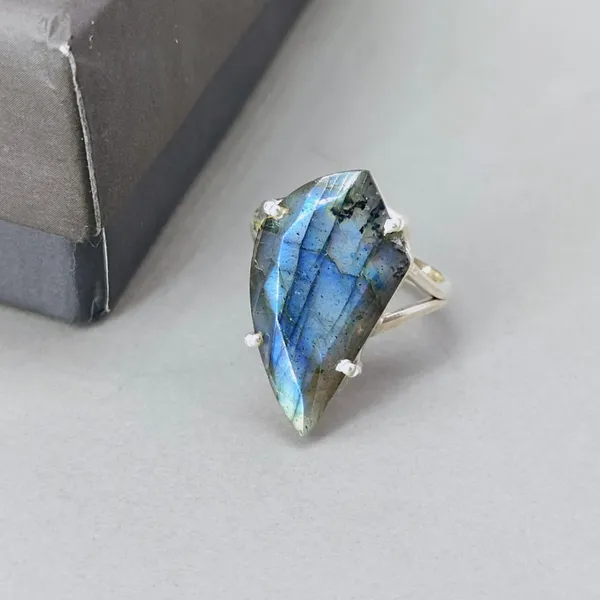 Silver_&_Blue_Sterling_Silver_925_Premium_&_Elegant_Minimal_Ring_For_Girls_&_Women