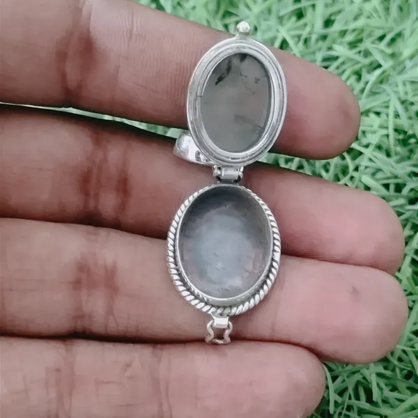 Silver_&_Green_Sterling_Silver_925_Premium_&_Elegant_Designer_Pendant_For_Girls_&_Women