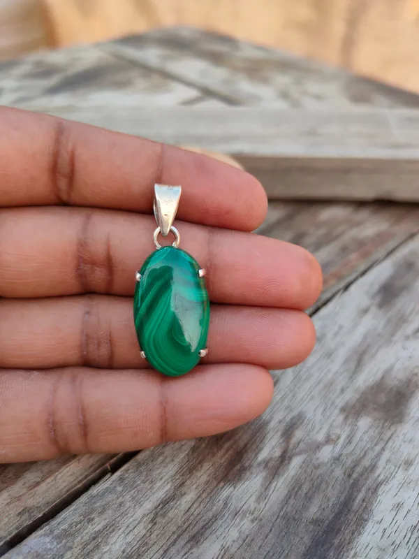 Silver_&_Green_Sterling_Silver_925_Premium_&_Elegant_Handmade_Pendant_For_Girls_&_Women