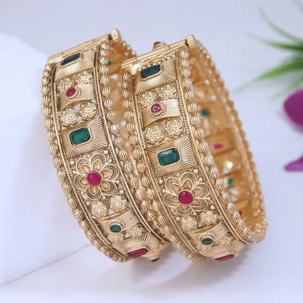 Multicolor_&_Golden_Brass_Premium_&_Elegant_Traditional_Kundan_Bangles_For_Women_&_Girls_(Set_Of_6)