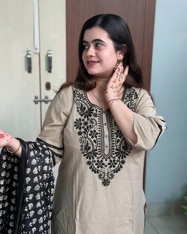Off_White_Khadi_Silk_Lace_Work_Kurta_Pant_&_Dupatta_For_Women_&_Girls