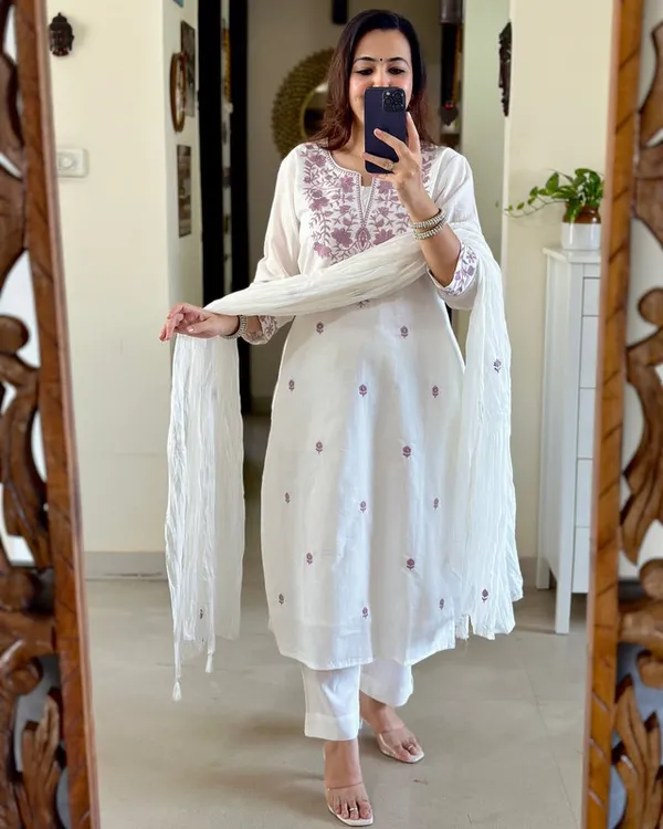 White_Khadi_Cotton_Embroidered_Kurta_Pant_&_Dupatta_For_Women_&_Girls