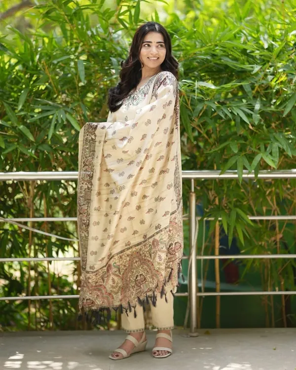 White_Cotton_Machine_Thread_Embroidery_Kurta_Pant_&_Dupatta_For_Women_&_Girls