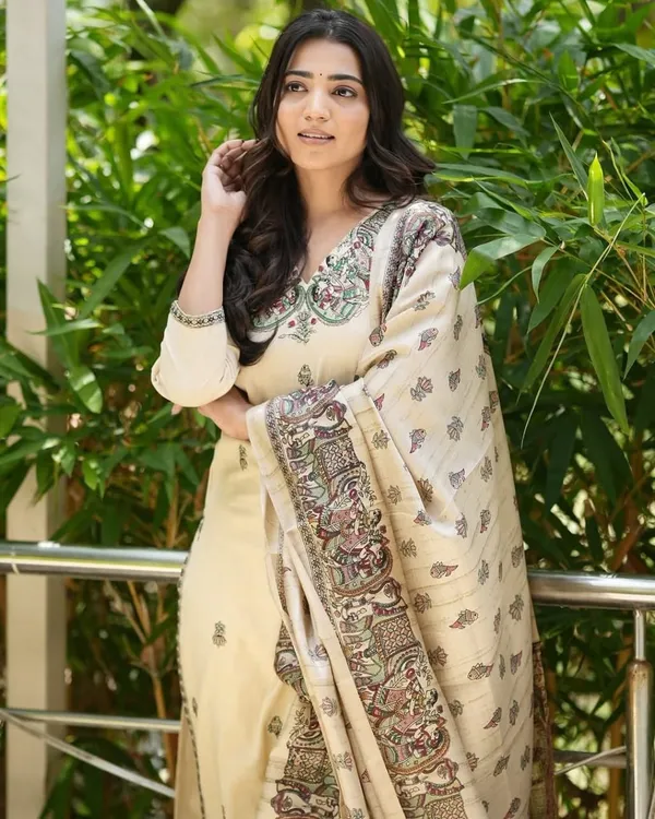 White_Cotton_Machine_Thread_Embroidery_Kurta_Pant_&_Dupatta_For_Women_&_Girls