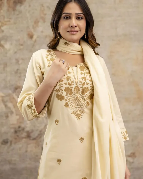 Peach_Khadi_Felx_Cotton_Intricate_Embroidery_Work_Kurta_Pant_&_Dupatta_For_Women_&_Girls