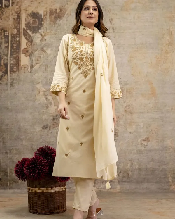 Peach_Khadi_Felx_Cotton_Intricate_Embroidery_Work_Kurta_Pant_&_Dupatta_For_Women_&_Girls
