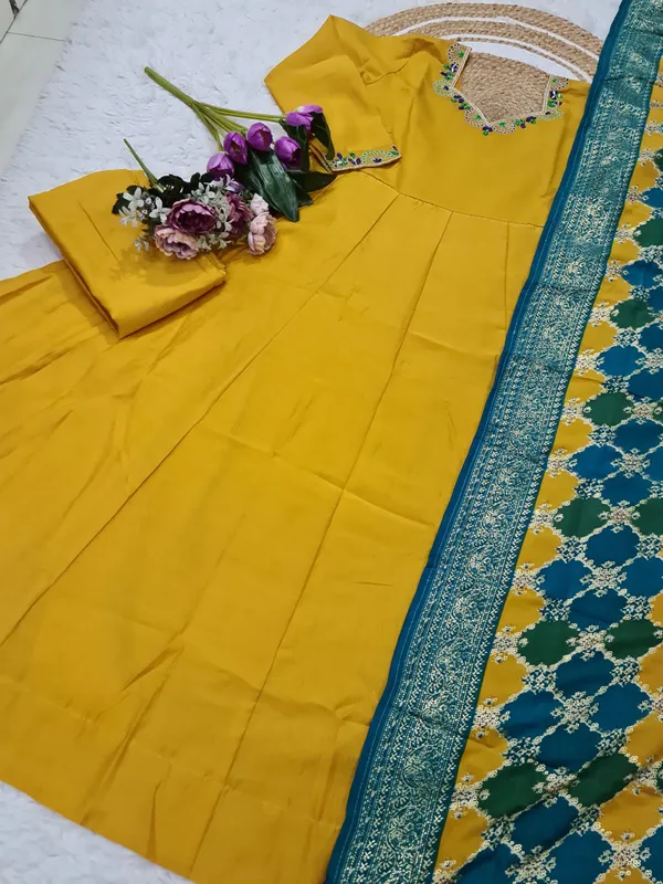 Lemon_Green_Chanderi_Silk_Embroiderd_Kurta_Pant_&_Dupatta_Set_For_Women