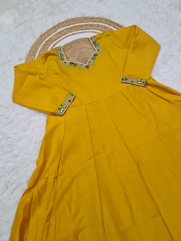 Lemon_Green_Chanderi_Silk_Embroiderd_Kurta_Pant_&_Dupatta_Set_For_Women