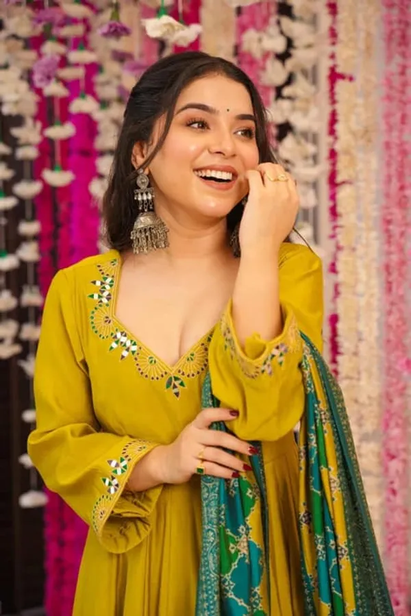 Lemon_Green_Chanderi_Silk_Embroiderd_Kurta_Pant_&_Dupatta_Set_For_Women