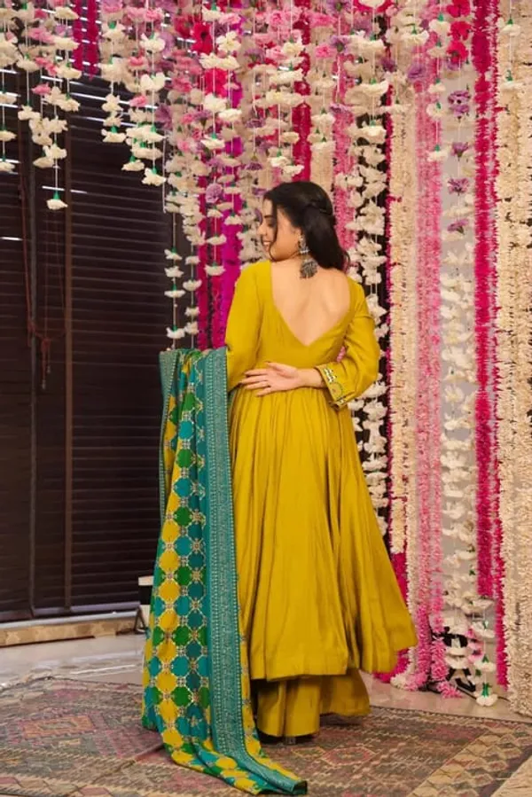 Lemon_Green_Chanderi_Silk_Embroiderd_Kurta_Pant_&_Dupatta_Set_For_Women