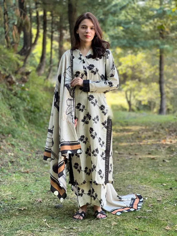 Black_&_White_Cotton_Floral_Motifs_Straight_Cut_V-Neck_Kurta_&_Pant_For_Women