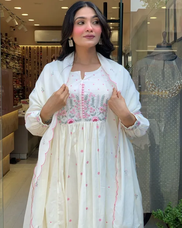 White_Cotton_Dying_Front_Embroidered_Kurta_Pant_&_Dupatta_For_Women