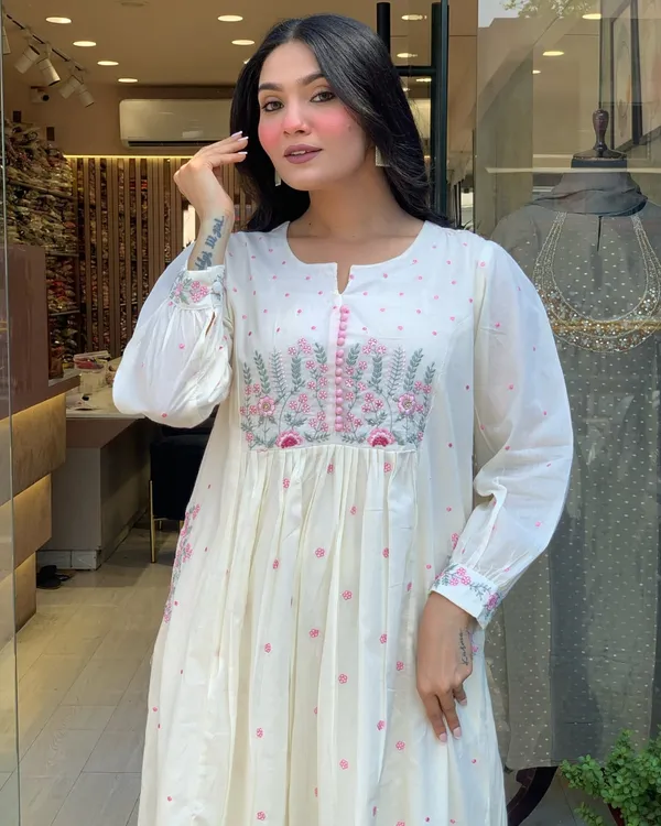 White_Cotton_Dying_Front_Embroidered_Kurta_Pant_&_Dupatta_For_Women