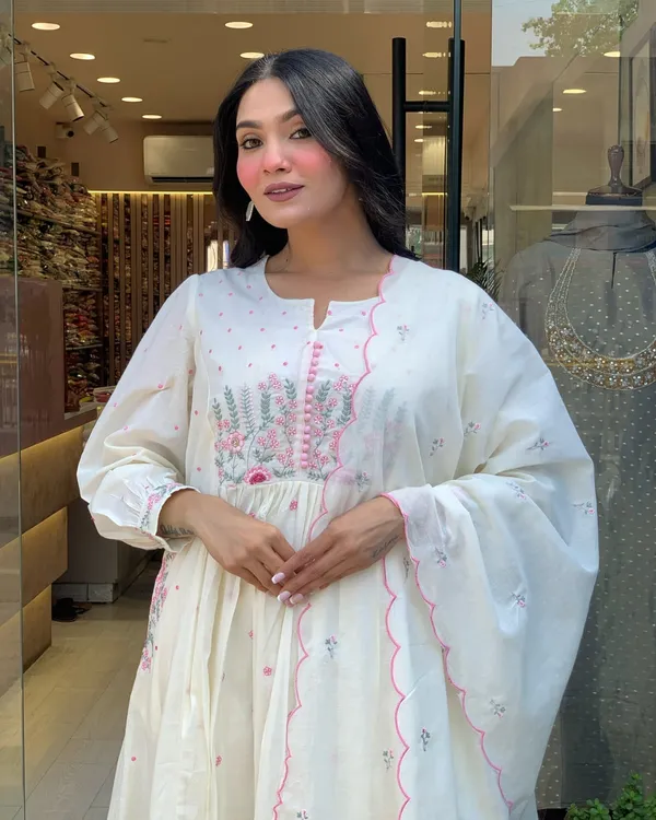 White_Cotton_Dying_Front_Embroidered_Kurta_Pant_&_Dupatta_For_Women