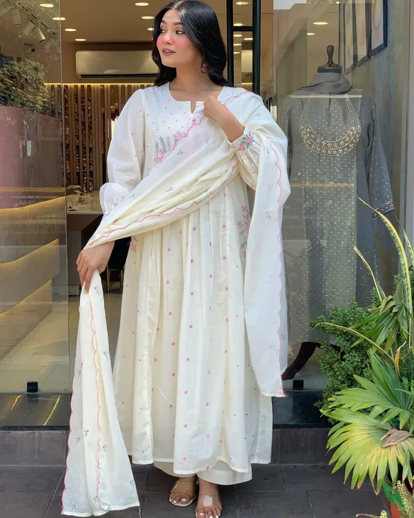 White_Cotton_Dying_Front_Embroidered_Kurta_Pant_&_Dupatta_For_Women