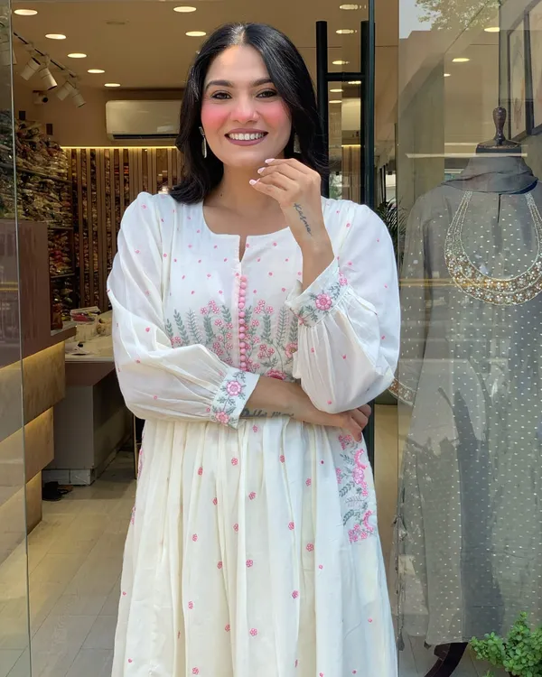 White_Cotton_Dying_Front_Embroidered_Kurta_Pant_&_Dupatta_For_Women