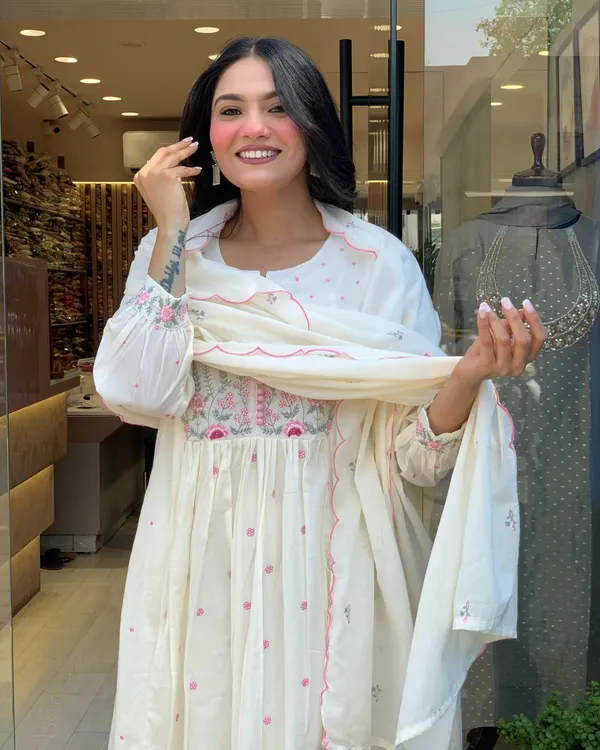 White_Cotton_Dying_Front_Embroidered_Kurta_Pant_&_Dupatta_For_Women