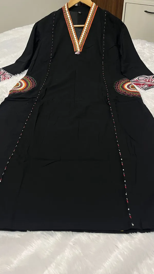 Black_Cotton_Weaving_&_Embroidered_Kurta_Pant_&_Dupatta_For_Women