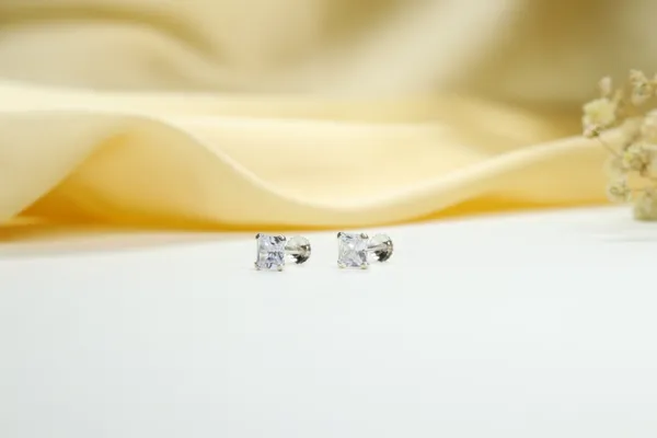 Silver_And_Crystal_Clear_Premium_Quality_Brilliant_Princess_Cut_Solitaire_Earrings