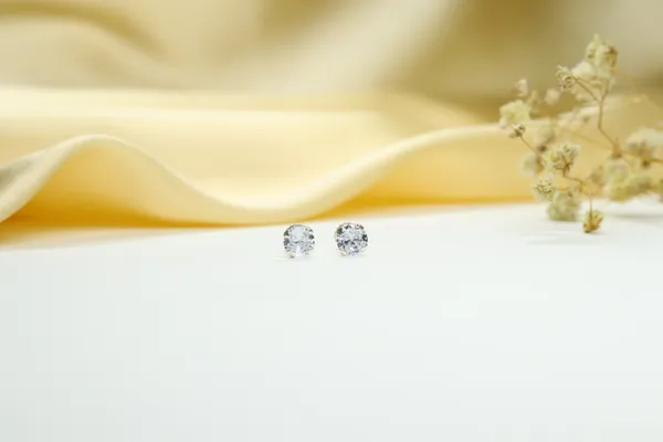 Clear_White_Premium_Quality_Brilliance_Stud_Set