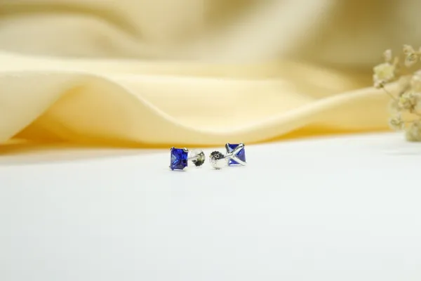 Silver_And_Purple_Premium_Quality_Emerald_Cut_Peridot_Studs