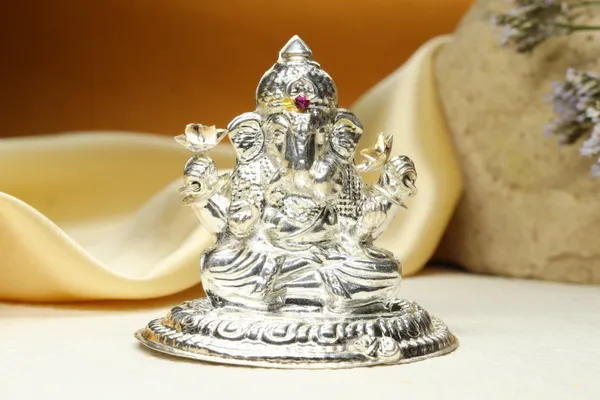 Silver_Premium_Quality_Lord_Ganesh_Idol_(Murti)