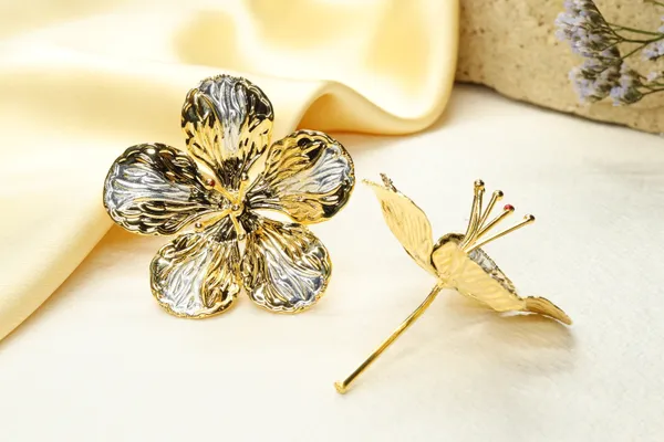 Silver_&__Premium_Quality_Pure_Gold_Polish_Flowers_For_God