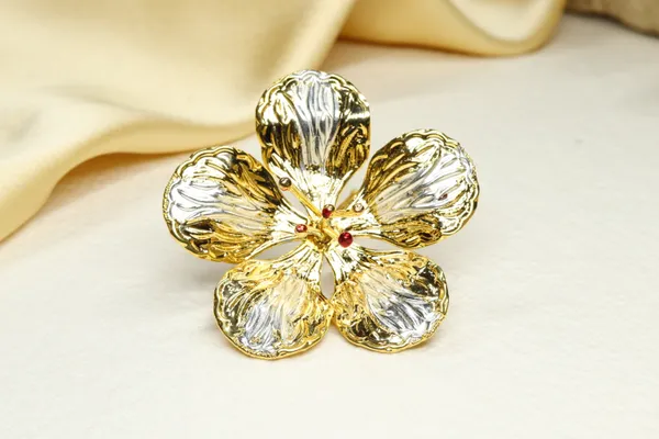Silver_&__Premium_Quality_Pure_Gold_Polish_Flowers_For_God