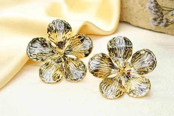 Silver_&__Premium_Quality_Pure_Gold_Polish_Flowers_For_God