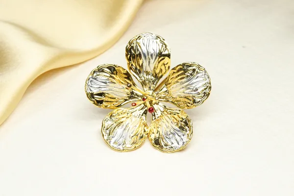 Silver_&__Premium_Quality_Pure_Gold_Polish_Flowers_For_God