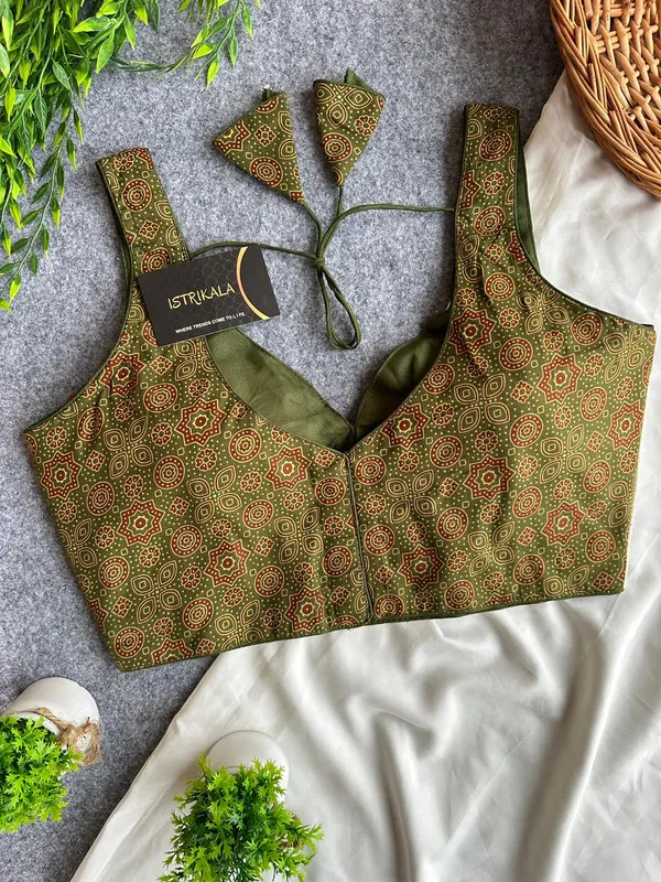 Ajrakh_Print_Padded_Designer_Blouse_with_Cowrie_&_Mirror_Work