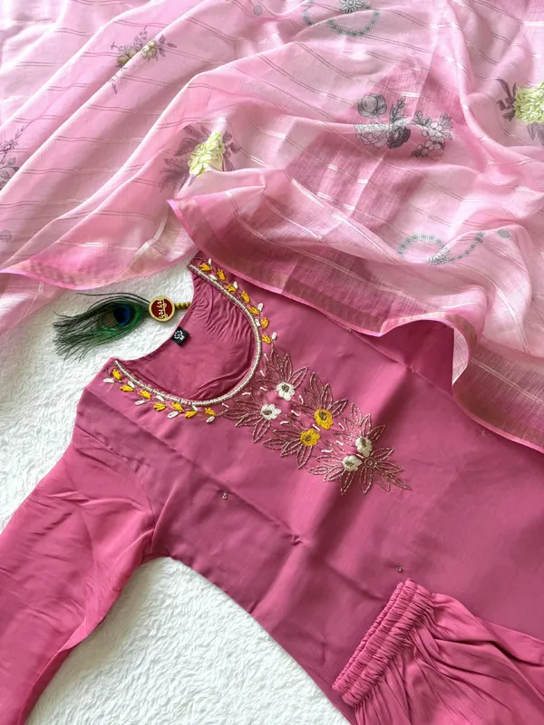 Light_Pink_Hand_Embroidered_Kurta_Set_with_Chanderi_Linen_Jacquard_Dupatta