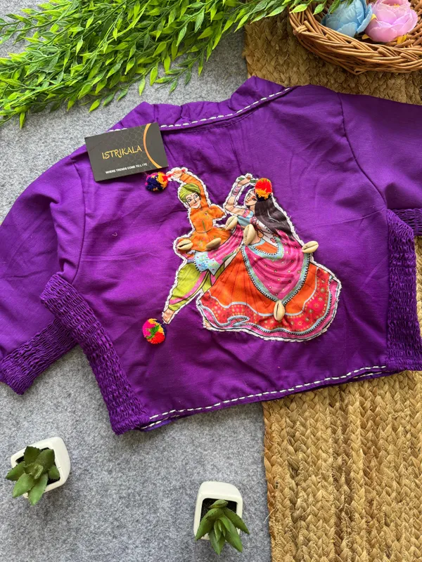 Diwali_Special_Garba_Couple_Appliqué_Crop_Blouse