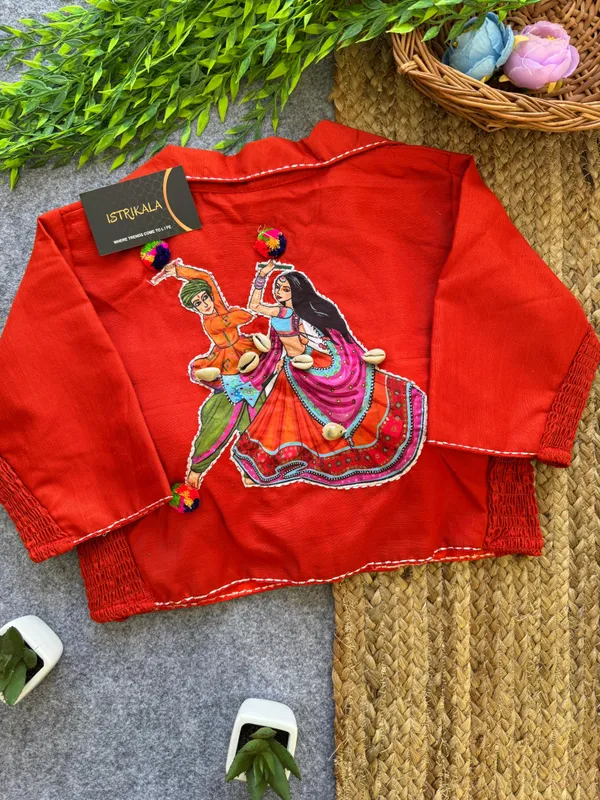 Diwali_Special_Garba_Couple_Appliqué_Crop_Blouse