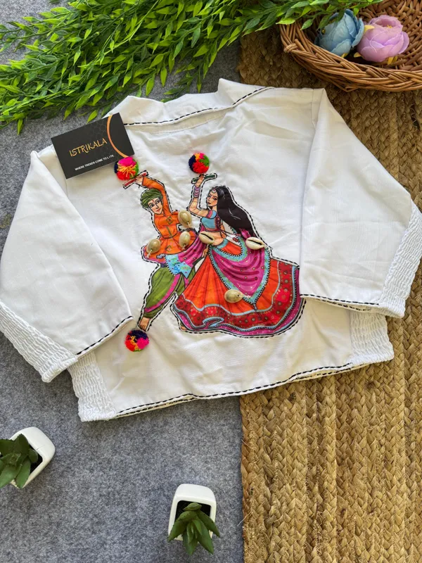 Diwali_Special_Garba_Couple_Appliqué_Crop_Blouse