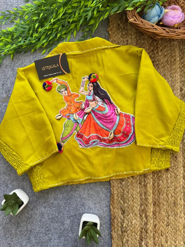 Diwali_Special_Garba_Couple_Appliqué_Crop_Blouse