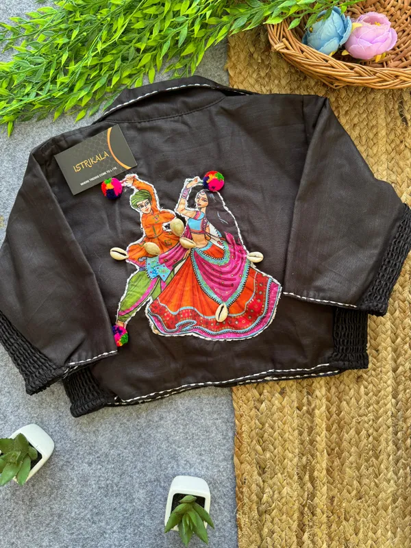 Diwali_Special_Garba_Couple_Appliqué_Crop_Blouse
