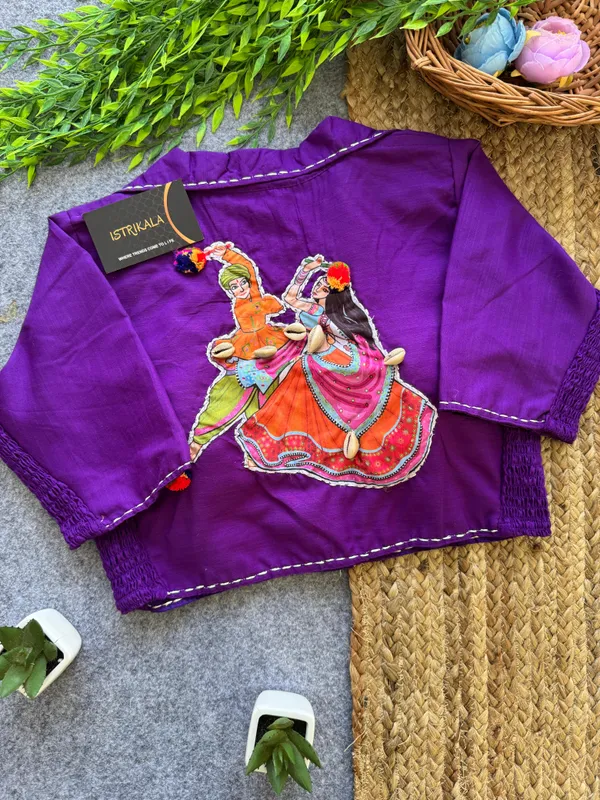 Diwali_Special_Garba_Couple_Appliqué_Crop_Blouse